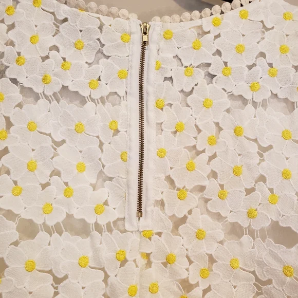 Anthropologie eri & ali flower daisy lace sleeveless top Size Medium - Picture 9 of 9